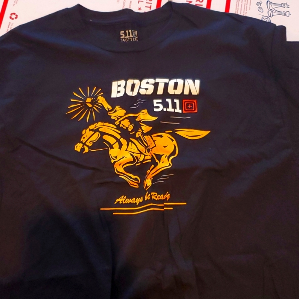 L men's 5.11 Tactical short sleeve tee